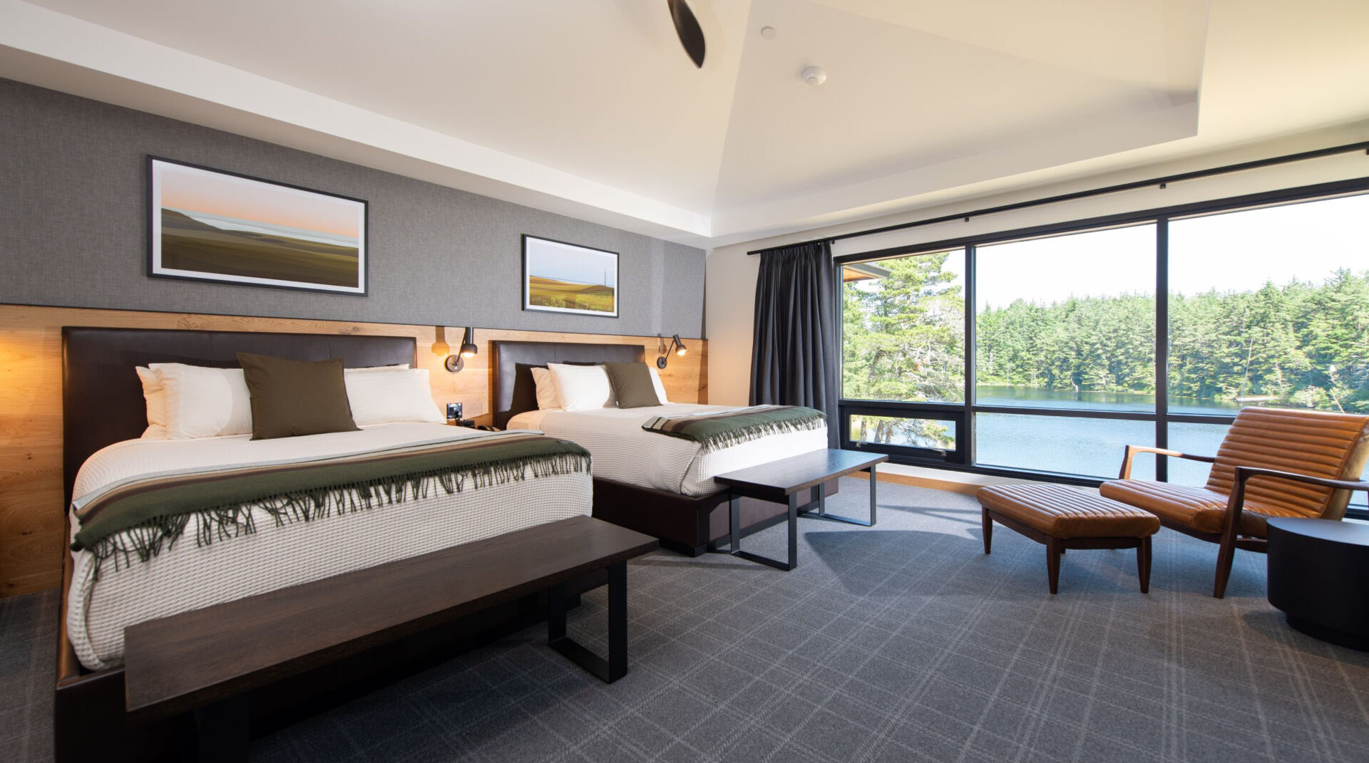 A modern and sophisticated guest room at Round lake